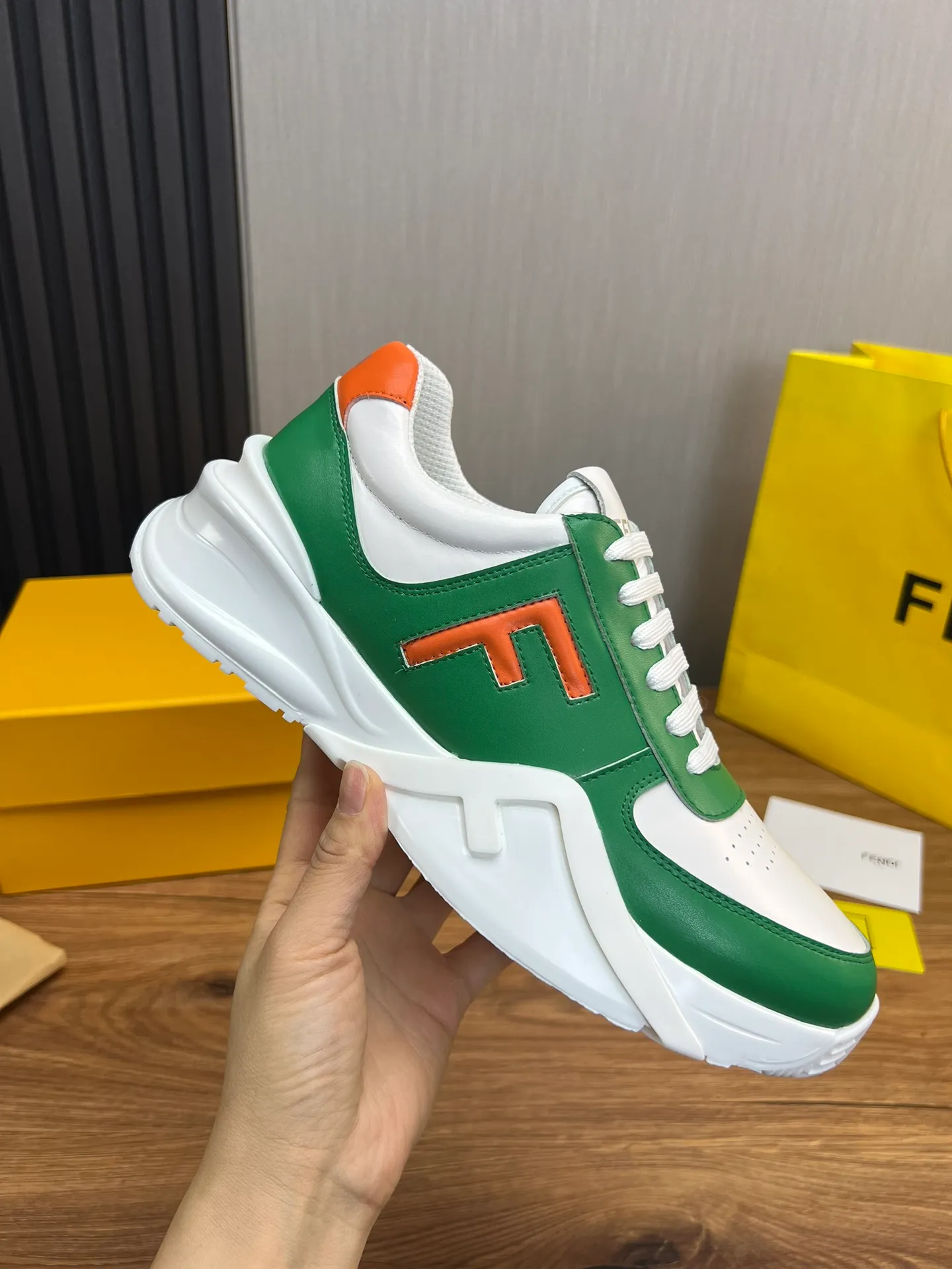 Men's shoes 💰520💰 Fendi [Fendi] hot style is on the market 🔥Fashionable casual men's shoes 🔱 Made of original cowhide + breathable mesh lining + sheepskin feet, perfect shape, top quality, you deserve it 🔜Original outsole, ultra-light, non-slip and wear-resistant 👣 Standard size 38-44 (customized in 45)